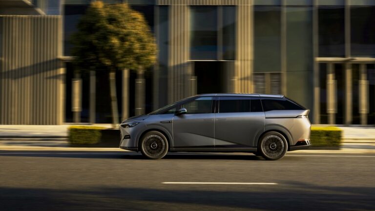 เอ็กซ์เผิง ประเทศไทย จัดงานใหญ่! ‘XPENG CARNIVAL’ ยกขบวนยานยนต์ไฟฟ้าอัจฉริยะครบทุกรุ่น พร้อมเปิดตัว ‘X9 Luxury Special Color Edition’ อีกทั้งรถผู้บริหารป้ายแดง ไมล์น้อย ข้อเสนอสุดพิเศษ ถึง 21 ตุลาคมนี้ ณ ศูนย์การค้า ดิ เอ็มควอเทียร์