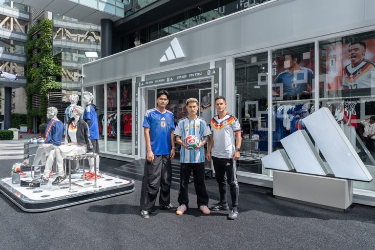 อาดิดาส และสยามดิสคัฟเวอรี่ เปิด “adidas Football Fan Zone” ชวนแฟนบอลร่วมนับถอยหลังสู่ฟุตบอลโลก 2026 และเป็นเจ้าของเสื้อแข่งขันทีมชาติก่อนใคร! ที่ Discovery Plaza, Siam Discovery