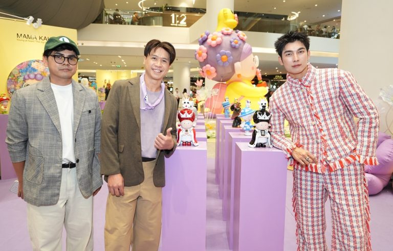 ไอคอนสยาม และ Bennovo Studio จับมือสร้างแรงบันดาลใจให้กับทุกช่วงวัยใน “MAMA KAKA Solo Exhibition: The Beauty of Growing Old” นิทรรศการเดี่ยวคุณย่าสุดเปรี้ยว วันนี้ – 6 พฤษภาคม 2569 ณ วัฒนา ฮอลล์ ชั้น 3