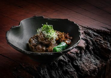 “ต่าง” เปิดตัว Chef’s Table อาหารเหนือขนาด 12 ที่นั่ง โดยเชฟก้อง Locus Native Food Lab จากเชียงราย สู่ เอราวัณ แบงค็อก ถ่ายทอดเสน่ห์ของอาหารเหนือผ่าน Tasting menu วัตถุดิบตามฤดูกาล และประสบการณ์ Caravan, Table & Wine