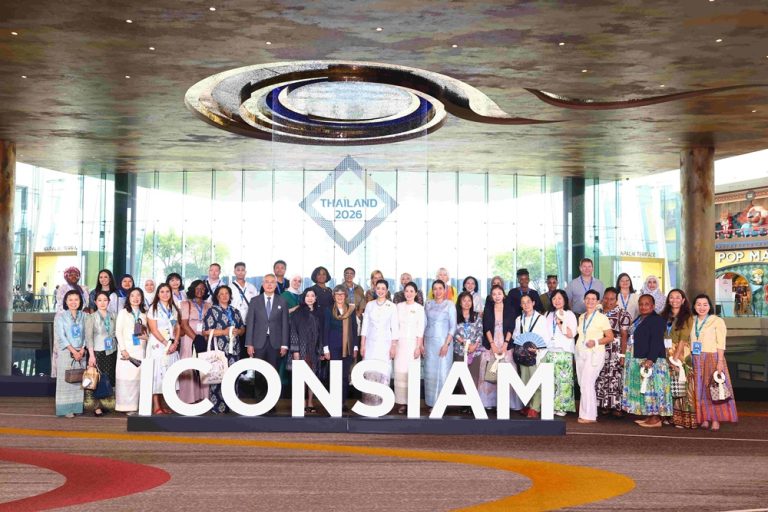 สยามพิวรรธน์ ร่วมต้อนรับคู่สมรสรัฐมนตรีว่าการกระทรวงการคลังและผู้ว่าการธนาคารกลาง ในงานเลี้ยงรับรองกิจกรรมสำหรับคู่สมรสอย่างเป็นทางการ (Official Spouse Programme)